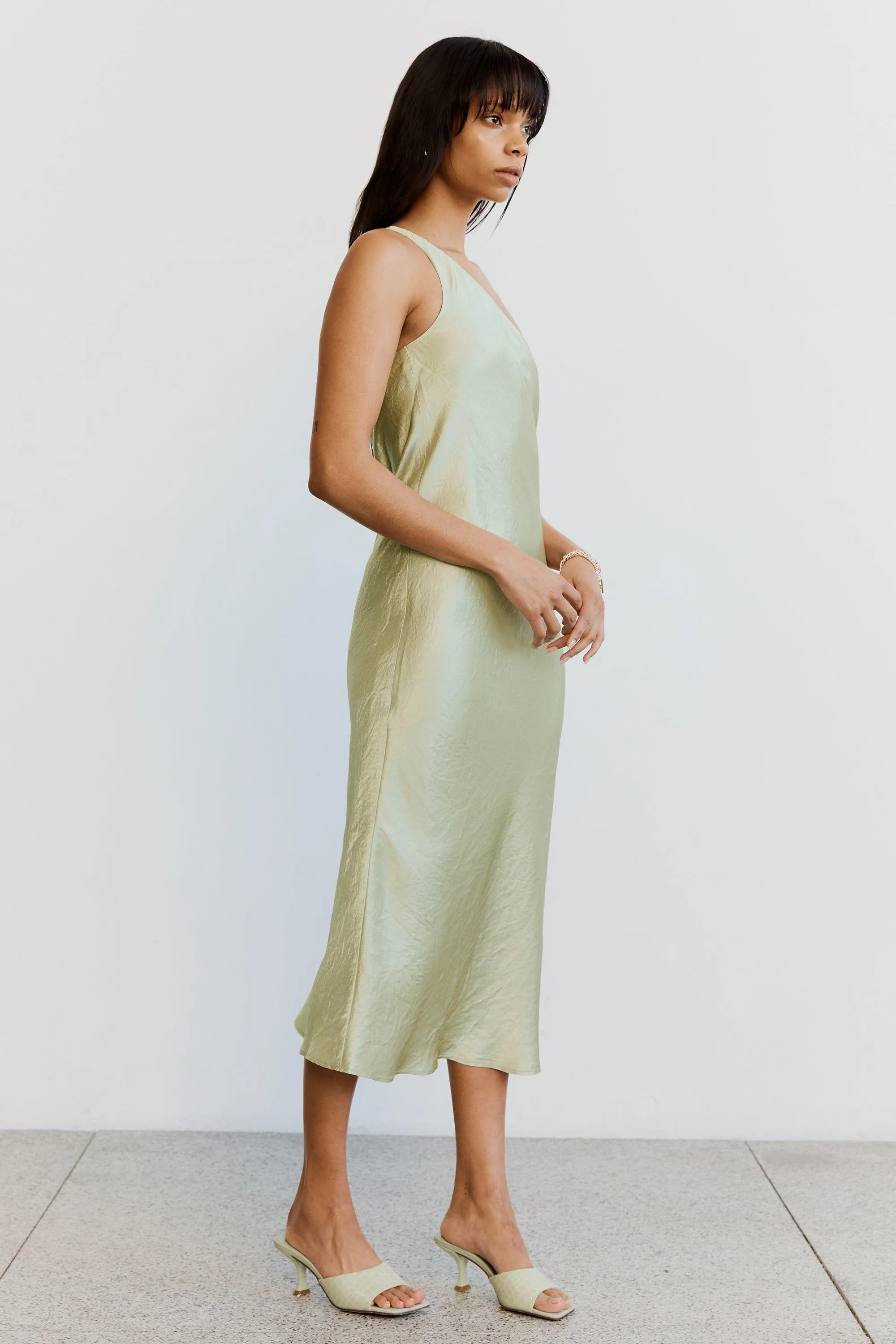CRUSH BIAS ONE SHOULDER MIDI | APPLE