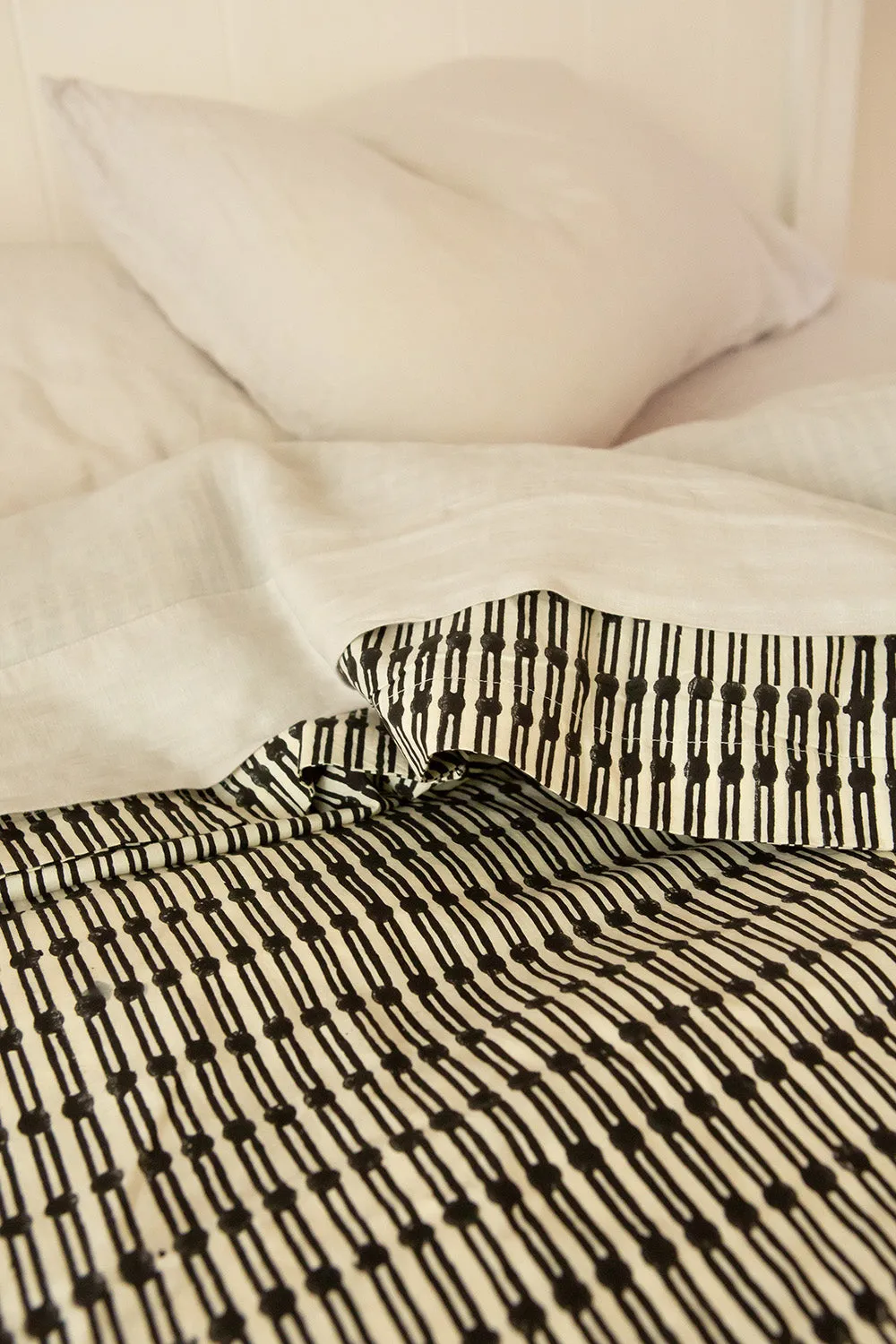 Duvet Cover In Natural And Black Jacobsen