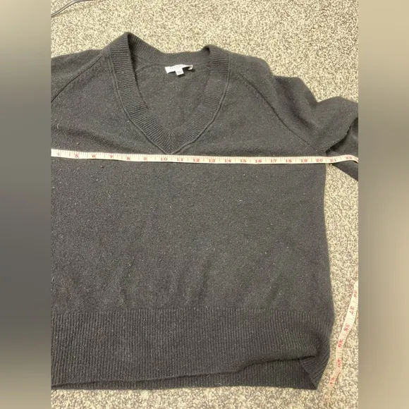 Equipment Black V Neck 100% Cashmere Sweater Sz Small Designer Quiet Luxury