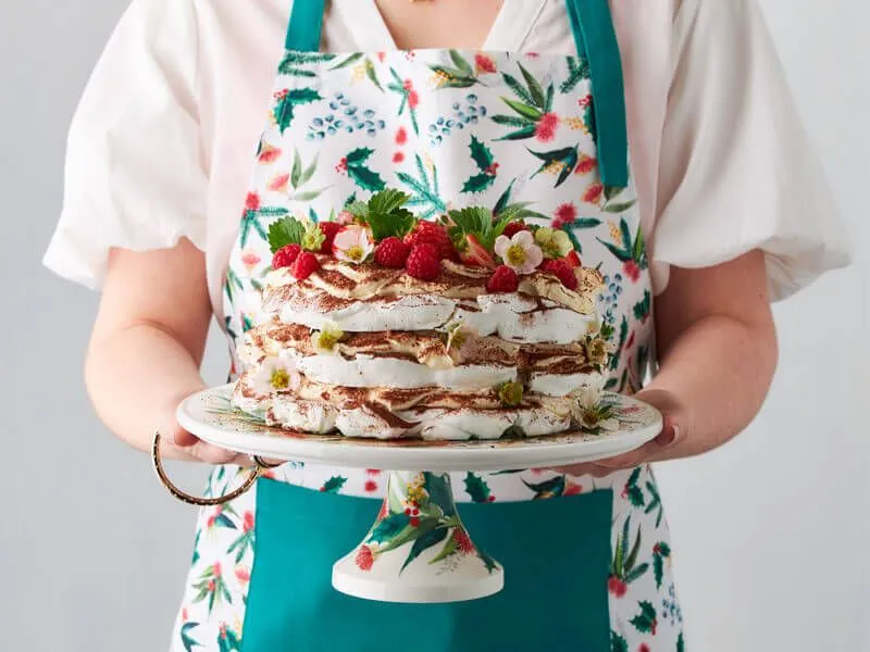 Maxwell & Williams Holly Berry Christmas Apron 70cmx85cm