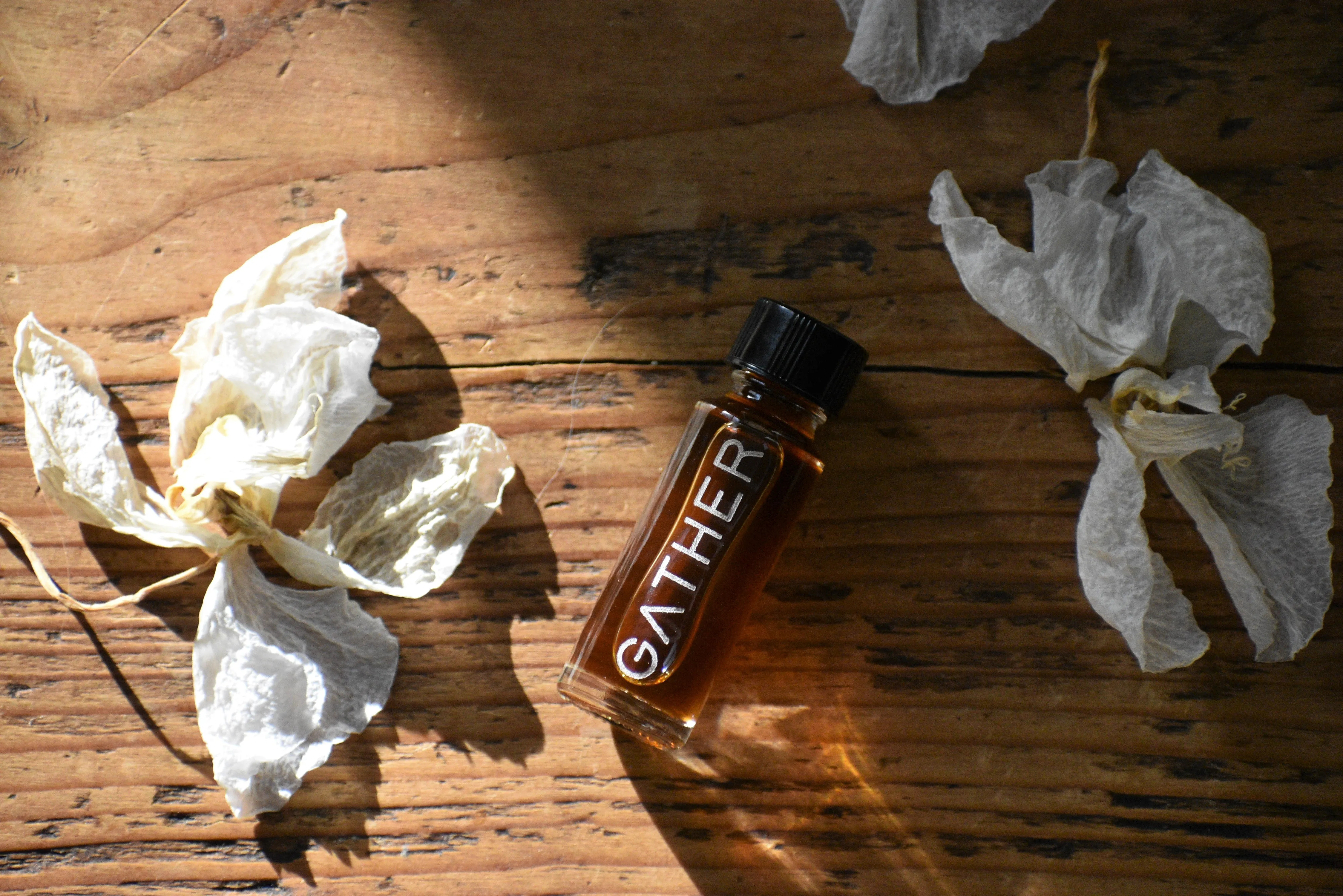 WHITE FLOWERS IN THE DARK - Natural Botanical Perfume - The Sojourn