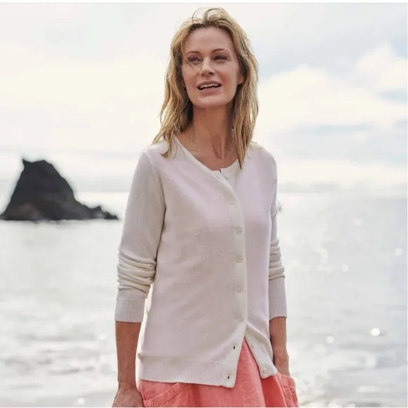 Woolovers Cashmere Merino Crew Neck Cardigan - Cream